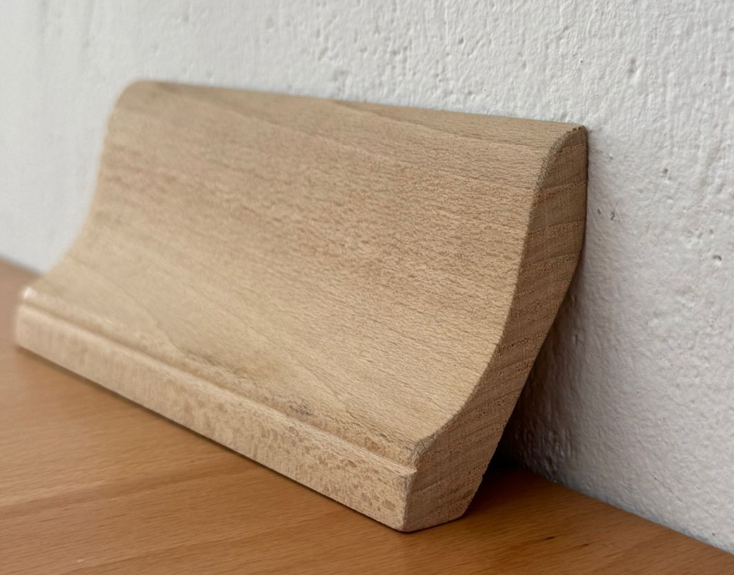 Плинтус массив Бук помешанный галтель без покрытия 75х16мм